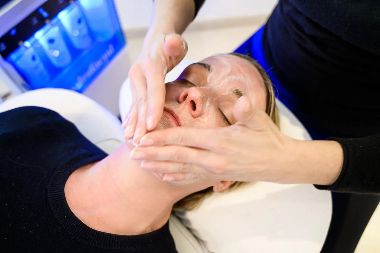 Adult acne treatment at Skinthetics Cosmetics in Düsseldorf