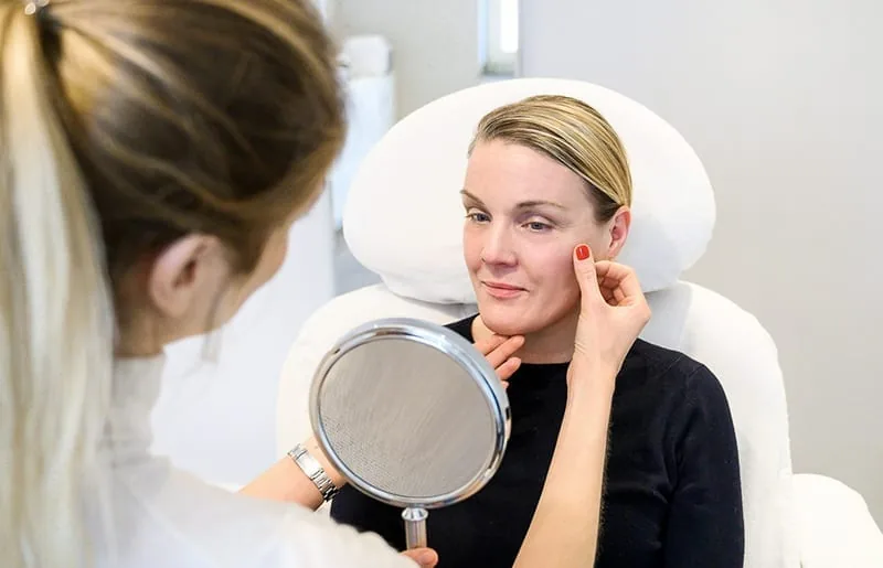 Facial at Skinthetics Cosmetics in Düsseldorf