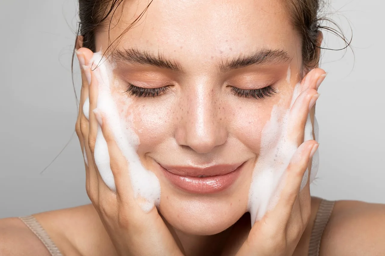 Treatment for oily skin at Skinthetics Cosmetics in Düsseldorf