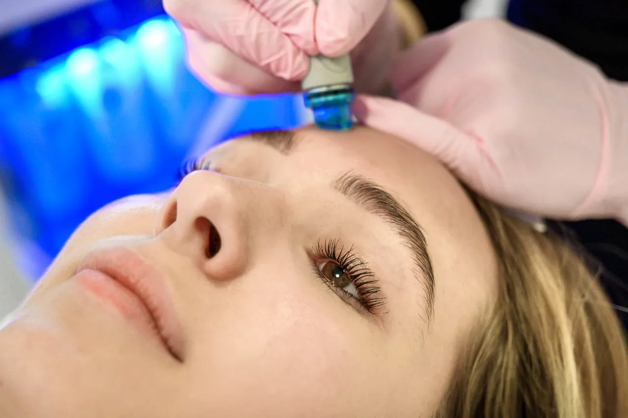HydraFacial for radiant skin at Skinthetics Cosmetics in Düsseldorf