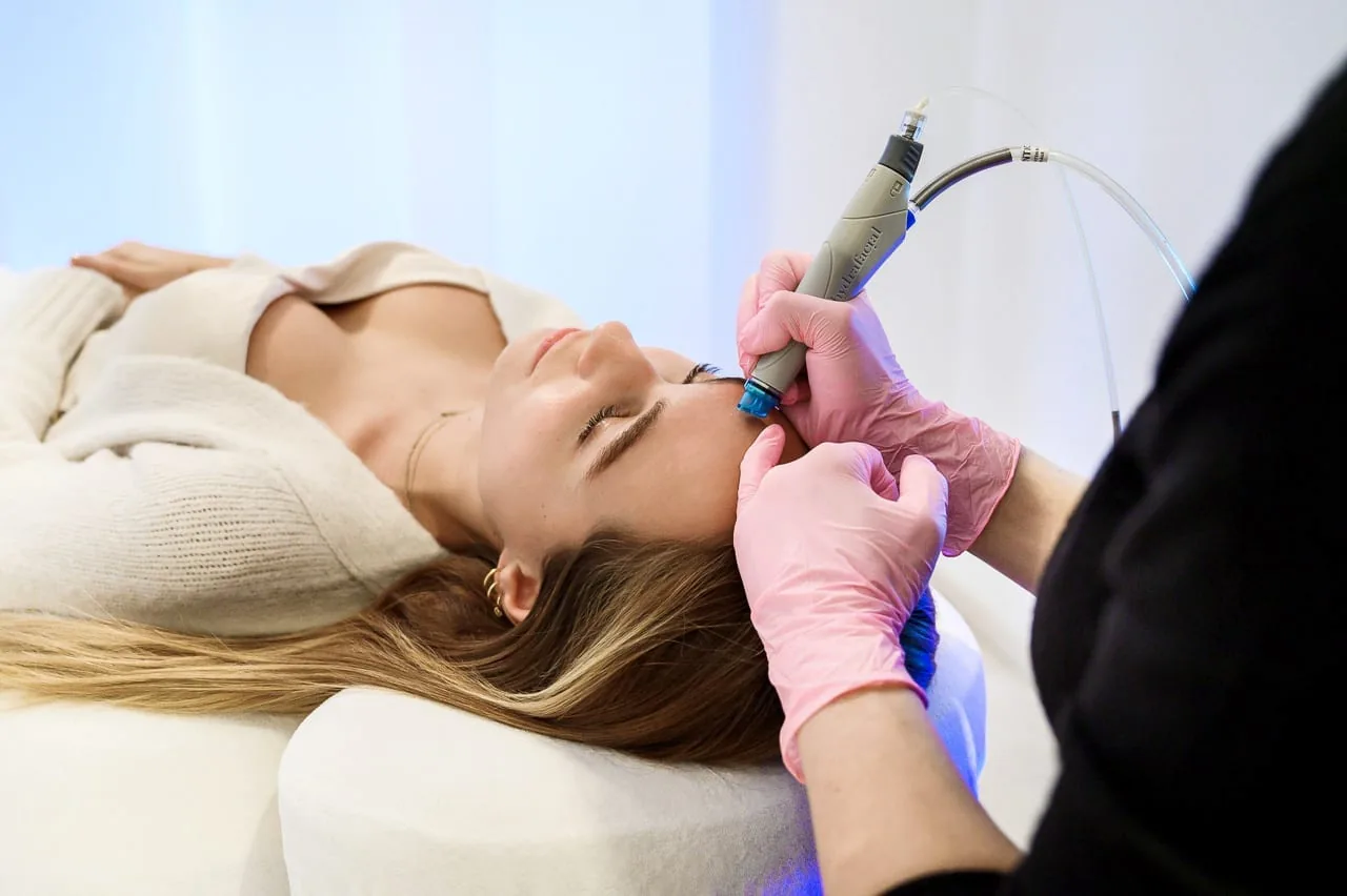 HydraFacial treatment at Skinthetics Cosmetics in Düsseldorf